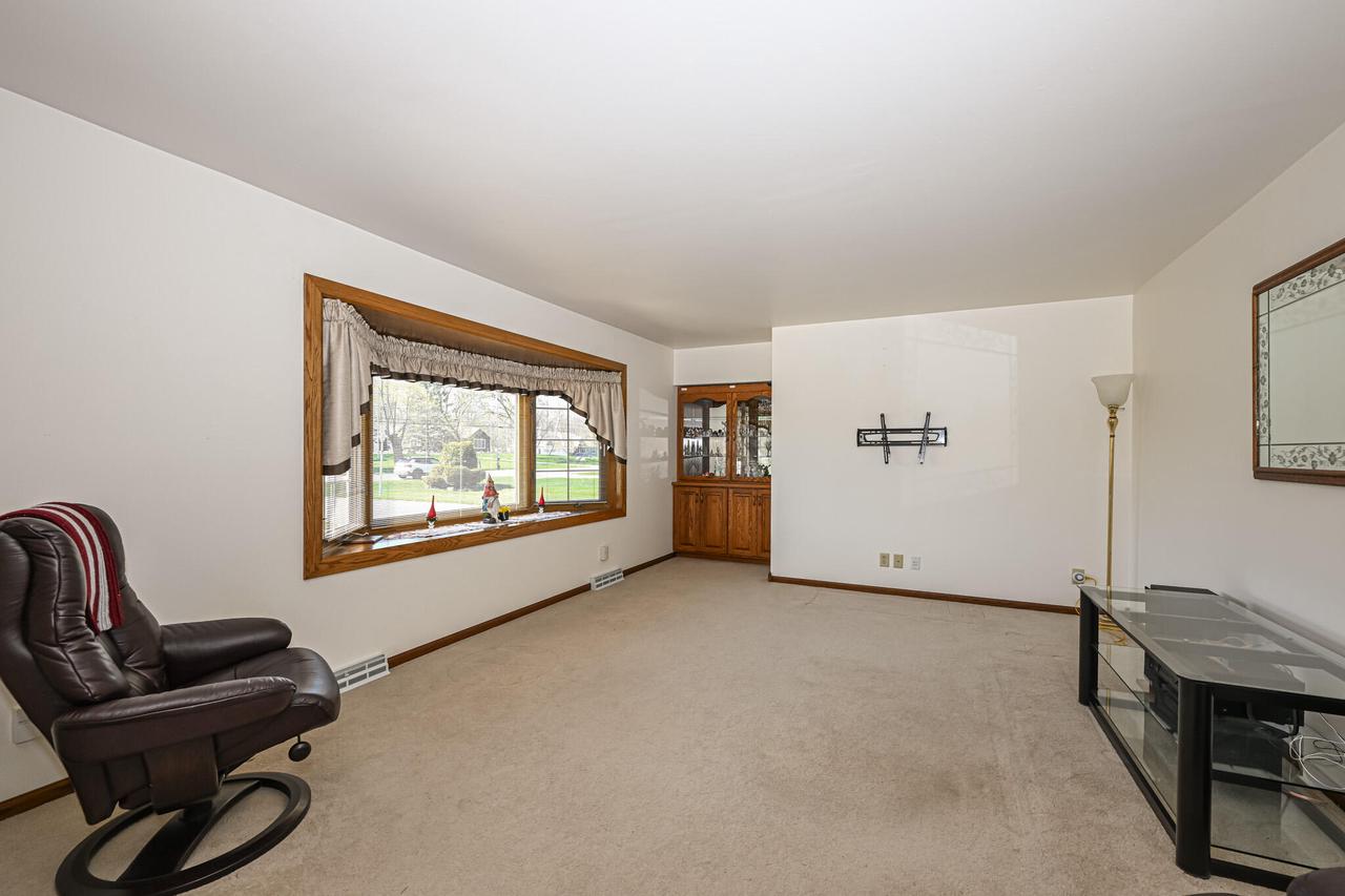 3040 West Forest Hill AVENUE