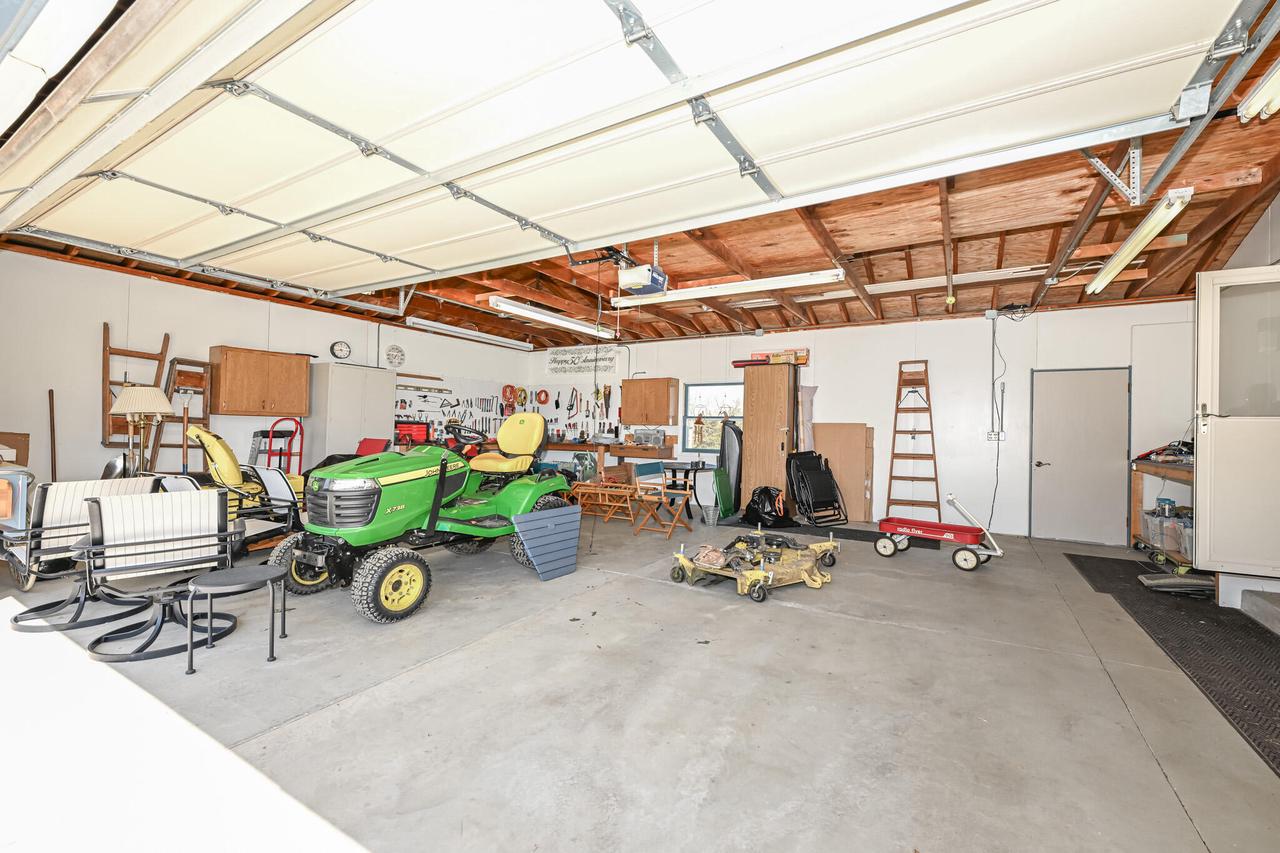 3040 West Forest Hill AVENUE