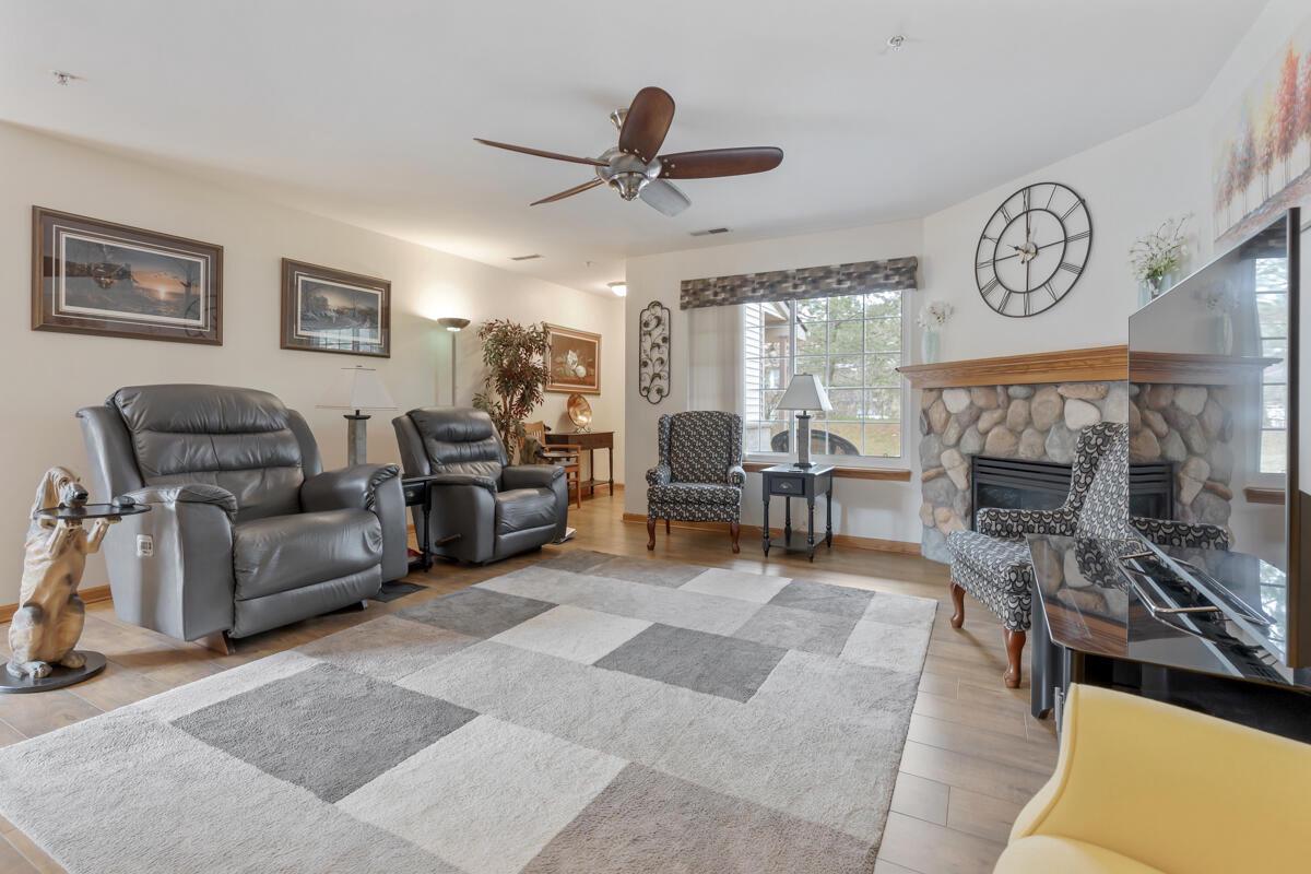 4977 West Maple Leaf CIRCLE