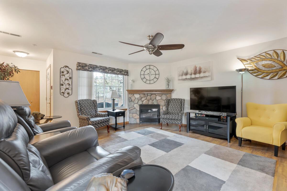 4977 West Maple Leaf CIRCLE