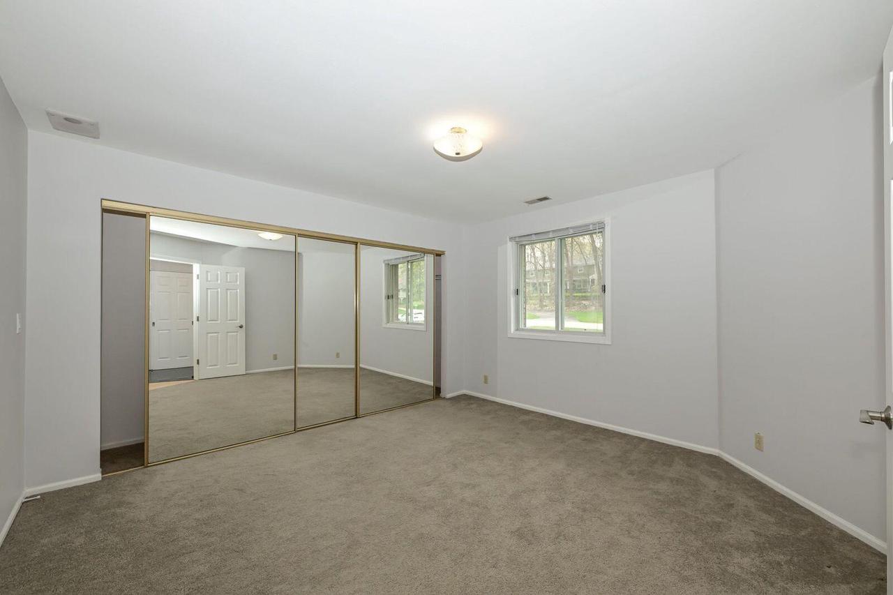 19110 Emerald DRIVE 19120