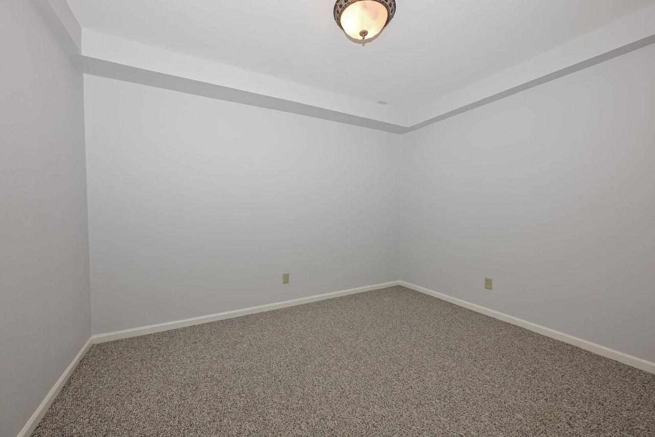 19110 Emerald DRIVE 19120