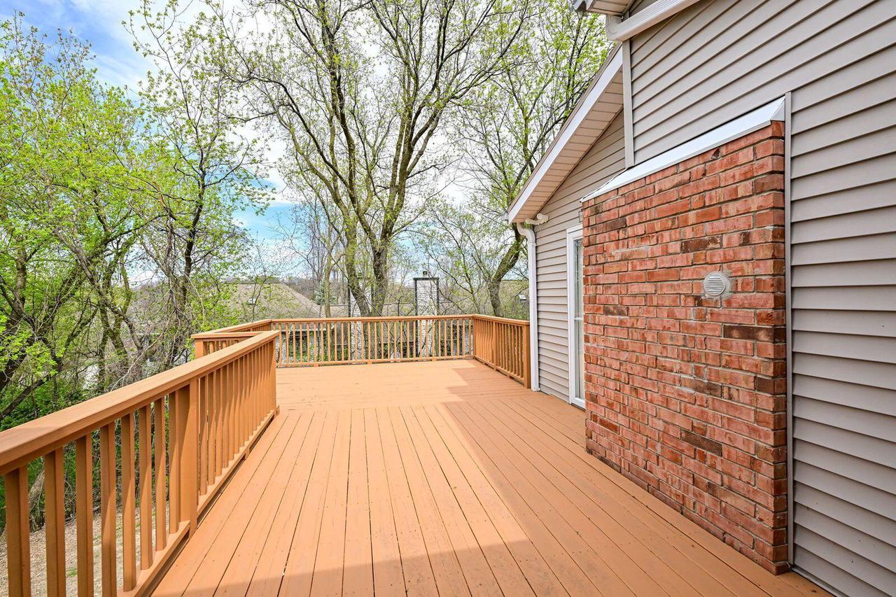 19110 Emerald DRIVE 19120