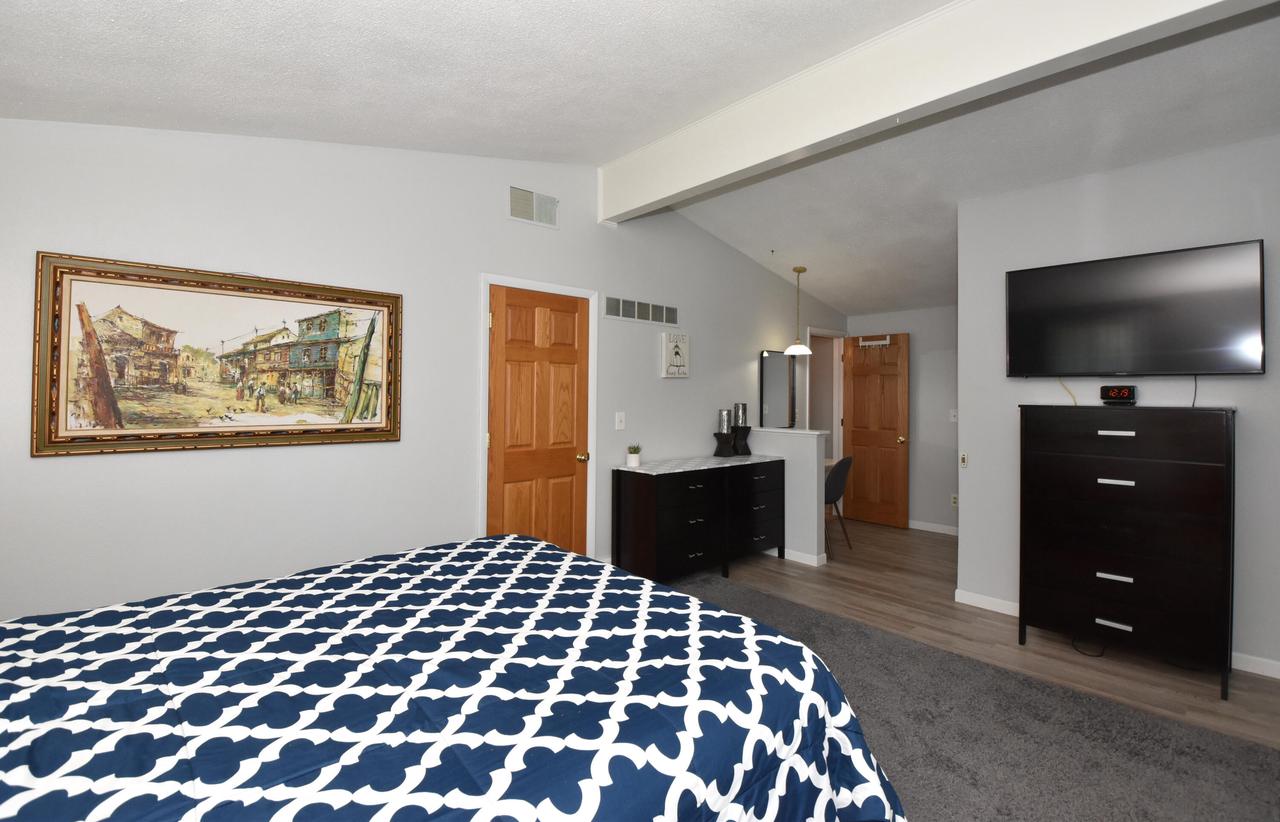 W251S4500 Oakview DRIVE