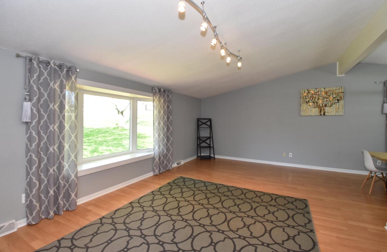 W251S4500 Oakview DRIVE