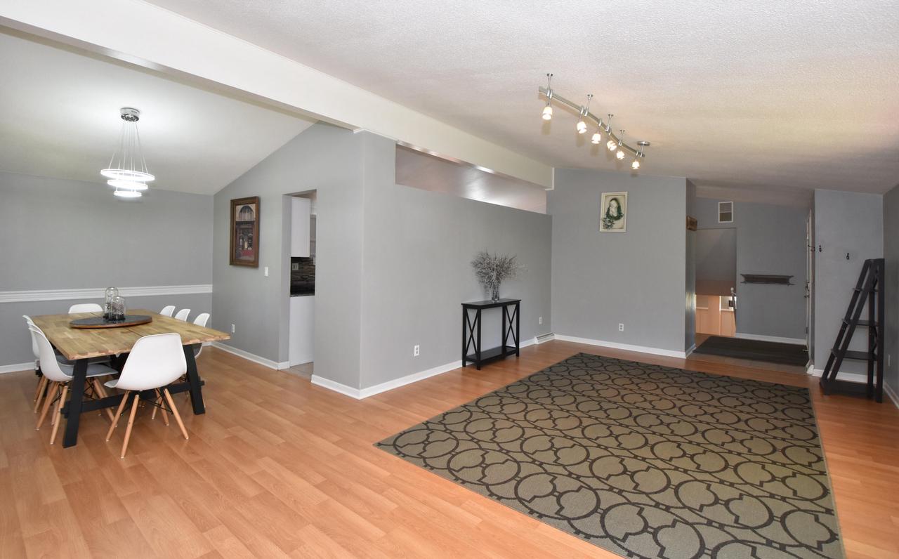 W251S4500 Oakview DRIVE