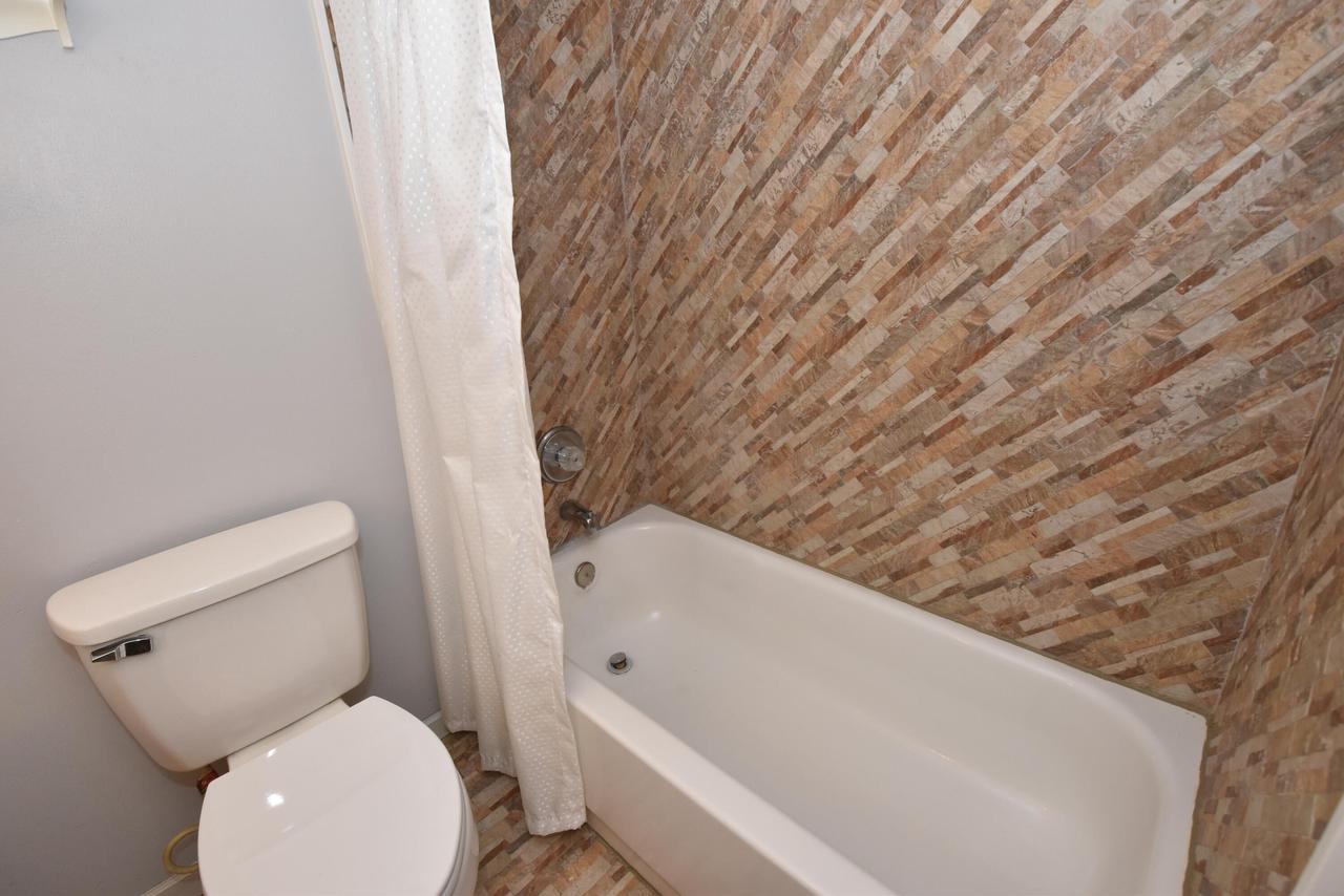 W251S4500 Oakview DRIVE