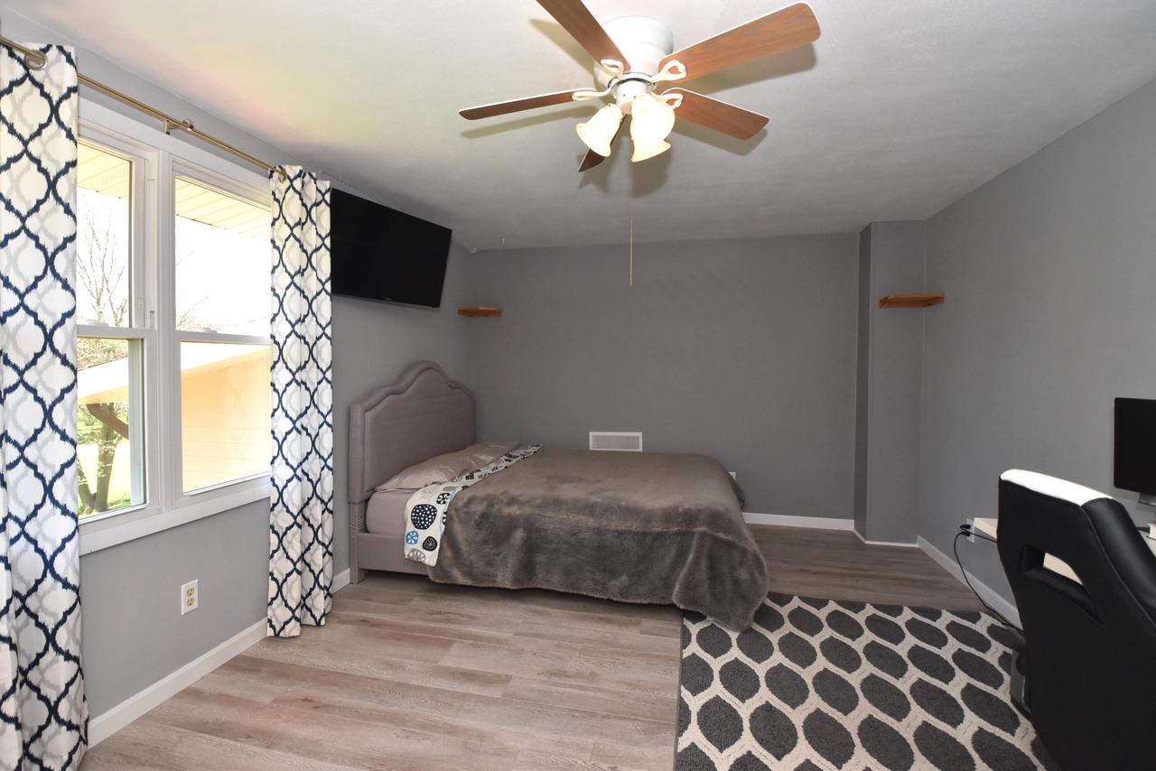 W251S4500 Oakview DRIVE