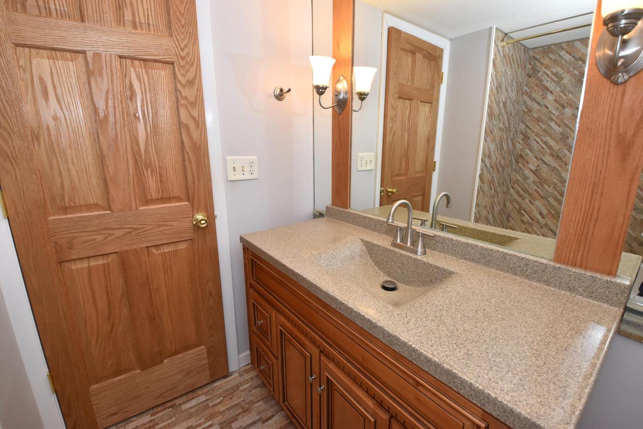 W251S4500 Oakview DRIVE