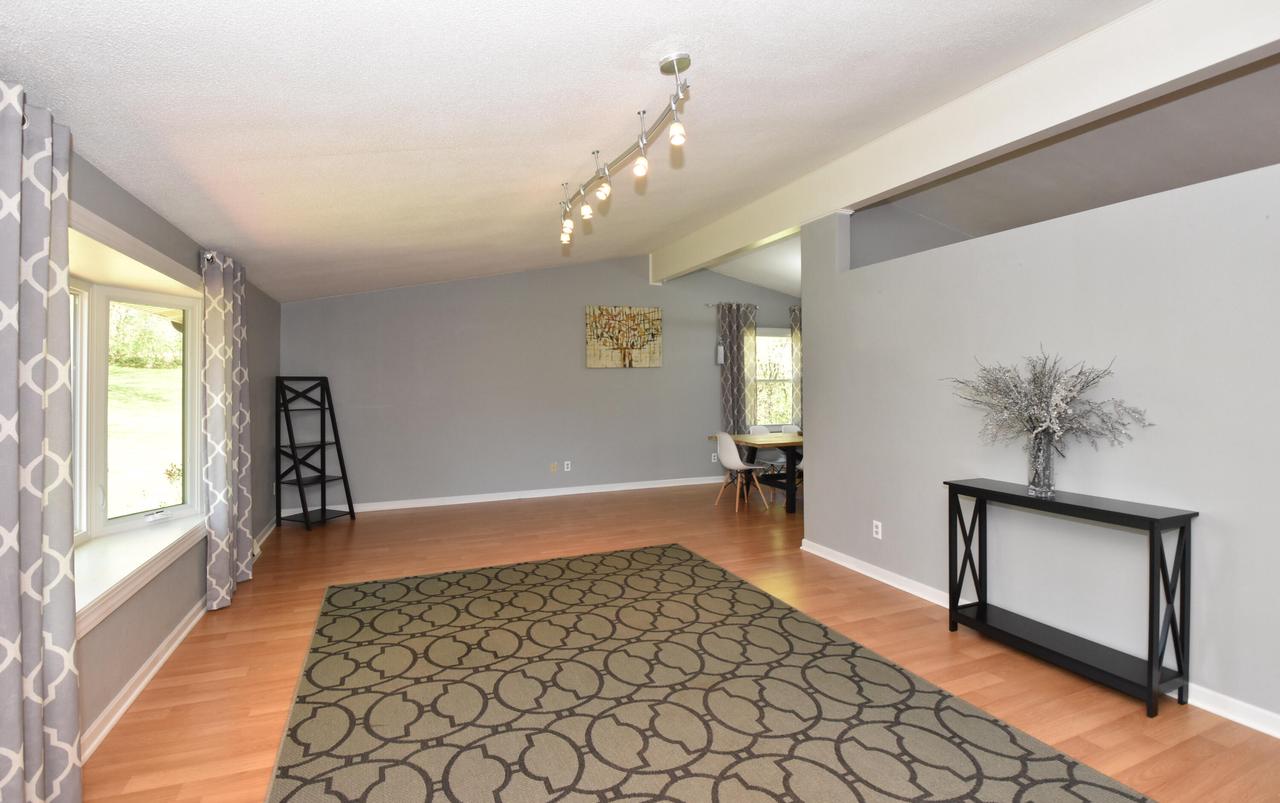 W251S4500 Oakview DRIVE