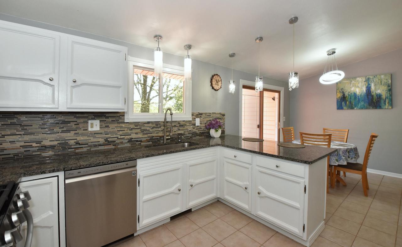 W251S4500 Oakview DRIVE