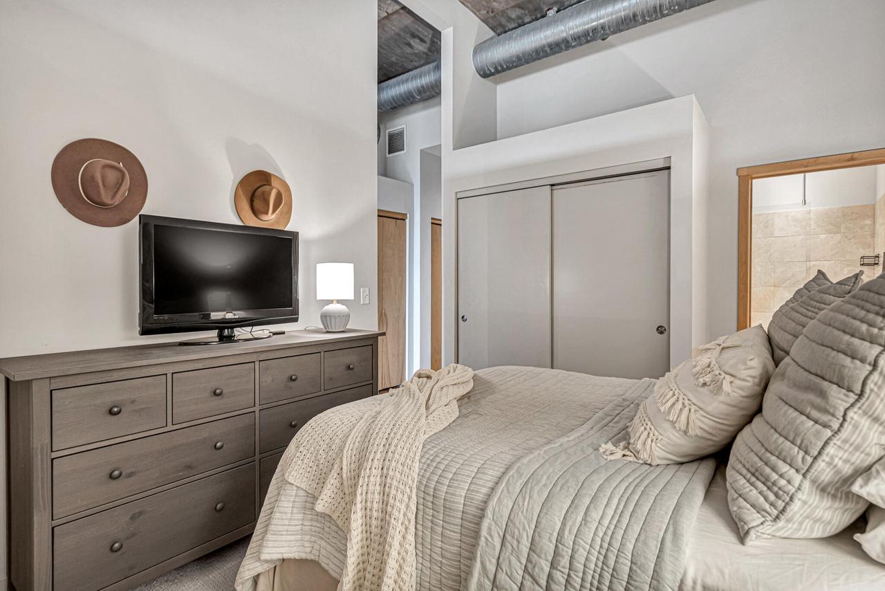 311 East Erie STREET 324