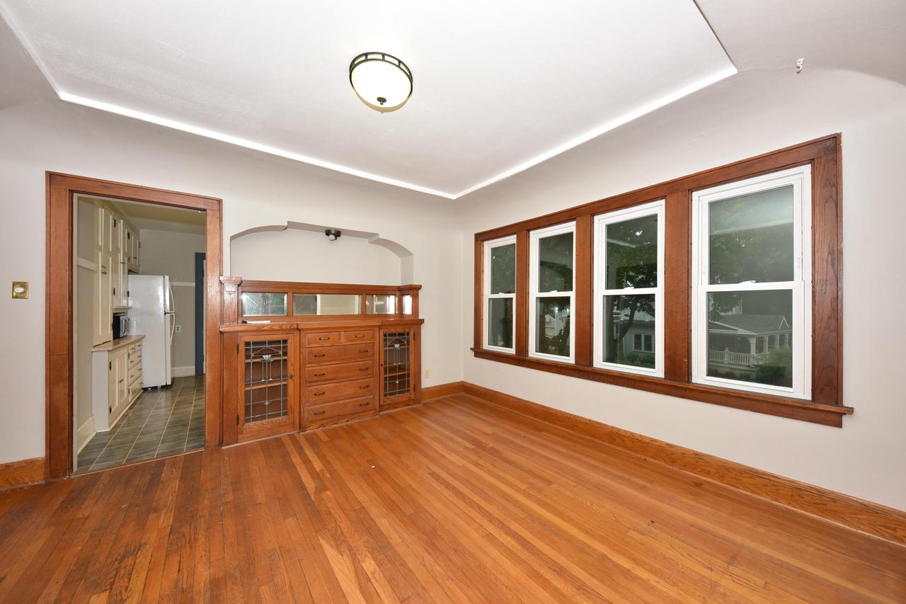 6939 Milwaukee AVENUE 6941