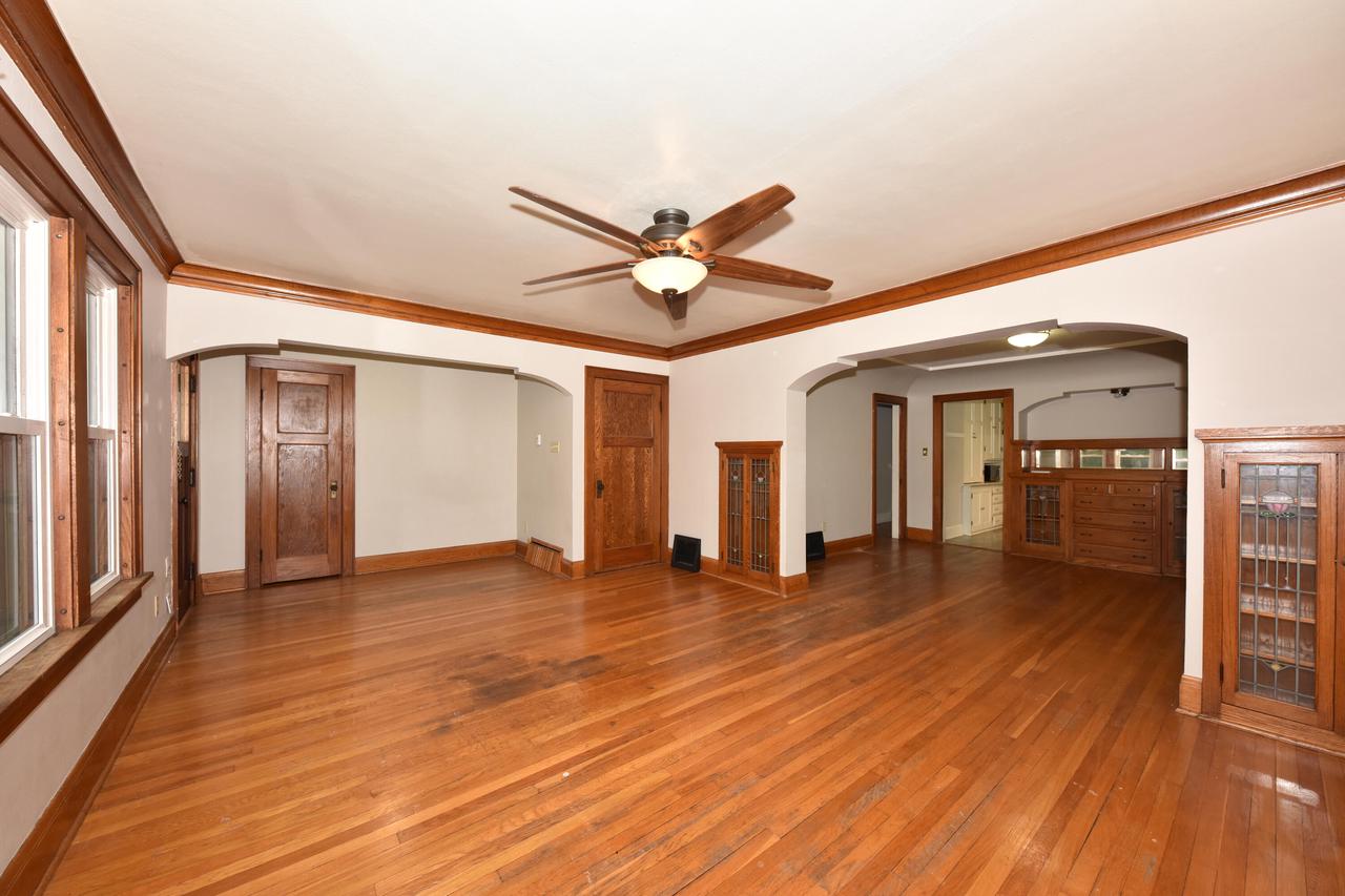 6939 Milwaukee AVENUE 6941