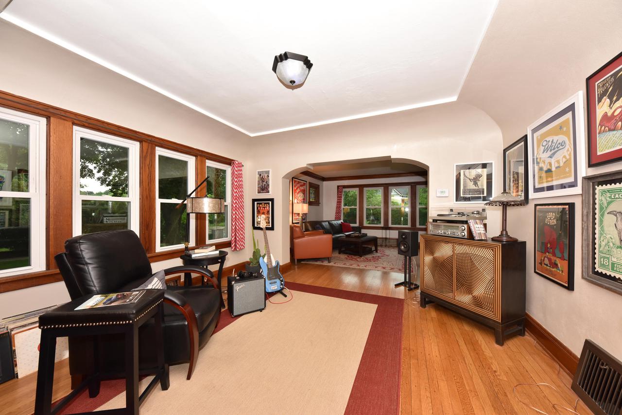 6939 Milwaukee AVENUE 6941