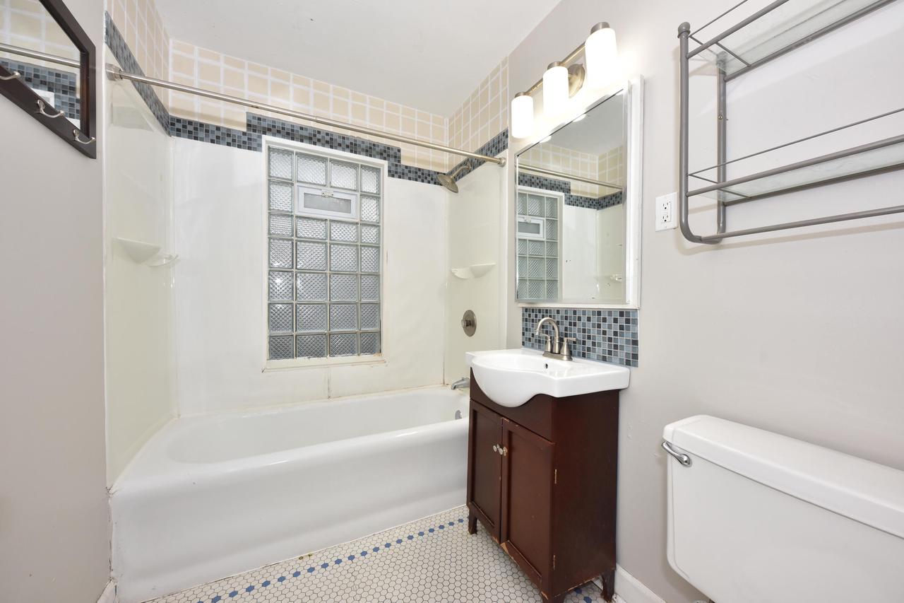 6939 Milwaukee AVENUE 6941