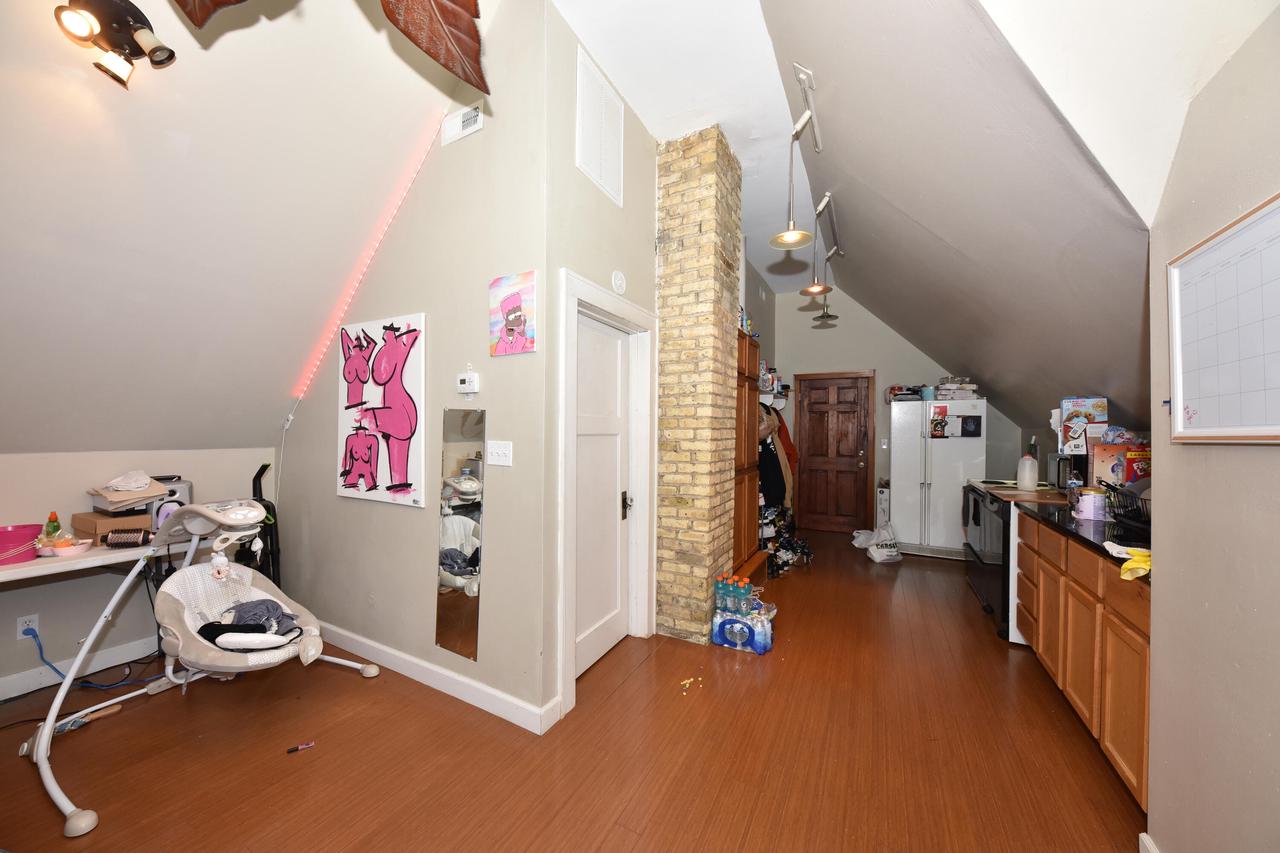 6939 Milwaukee AVENUE 6941