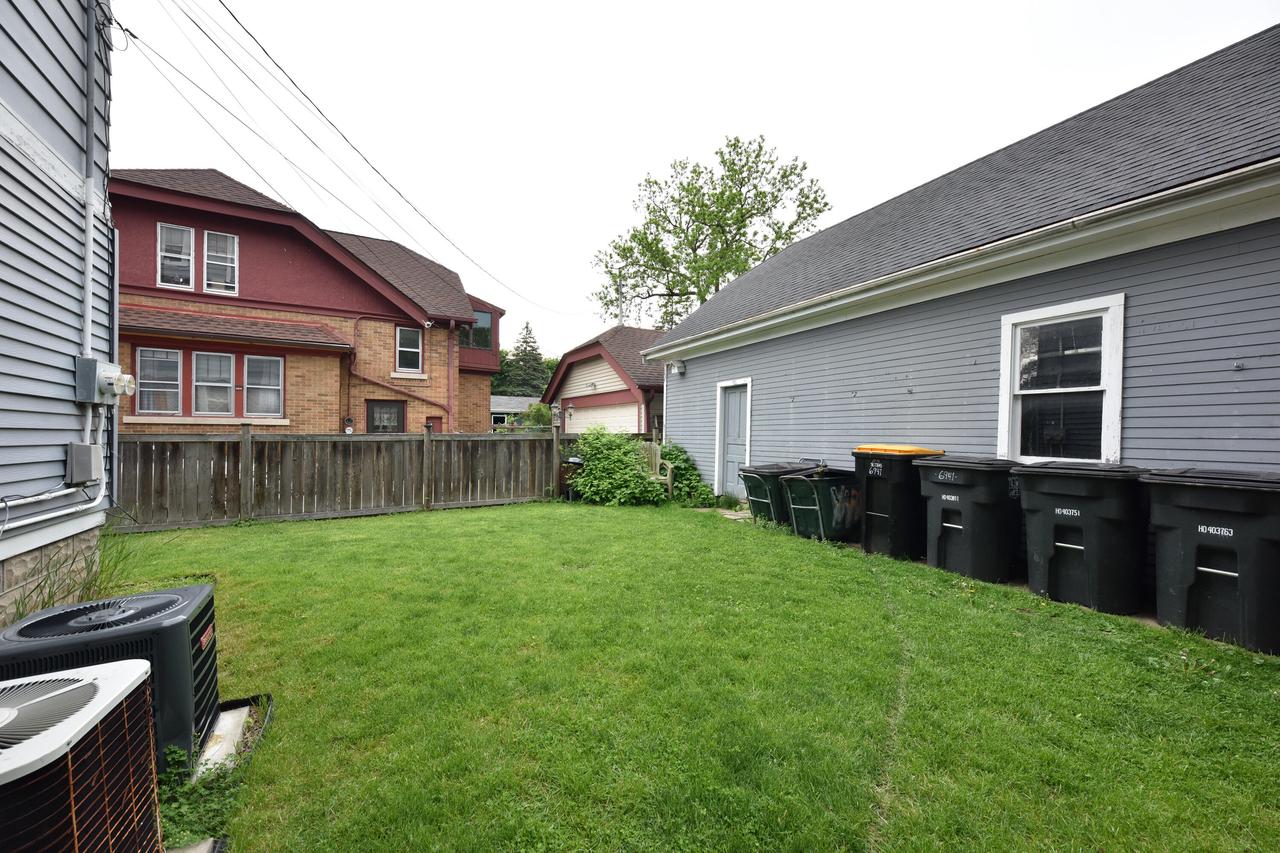 6939 Milwaukee AVENUE 6941