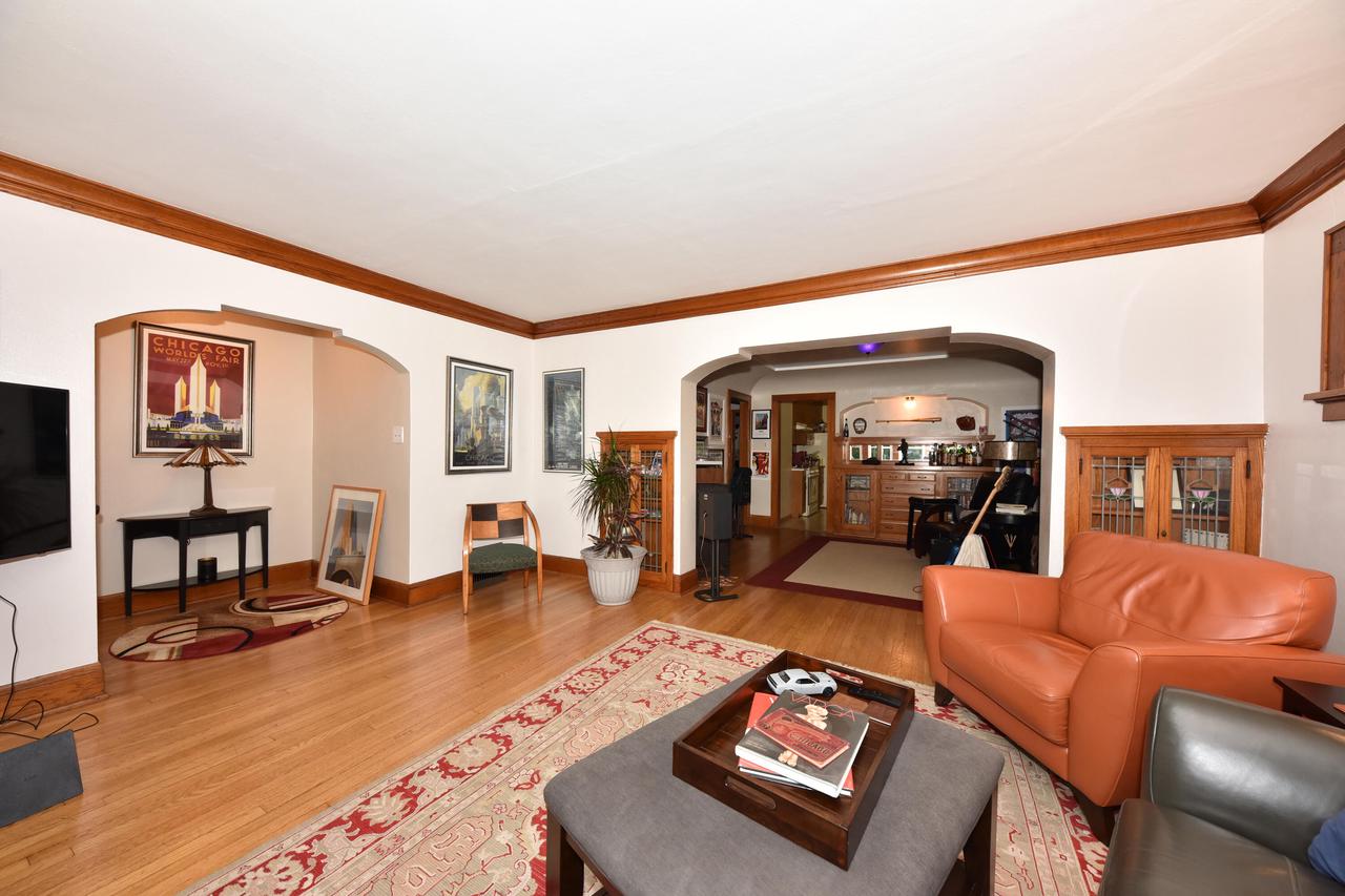 6939 Milwaukee AVENUE 6941