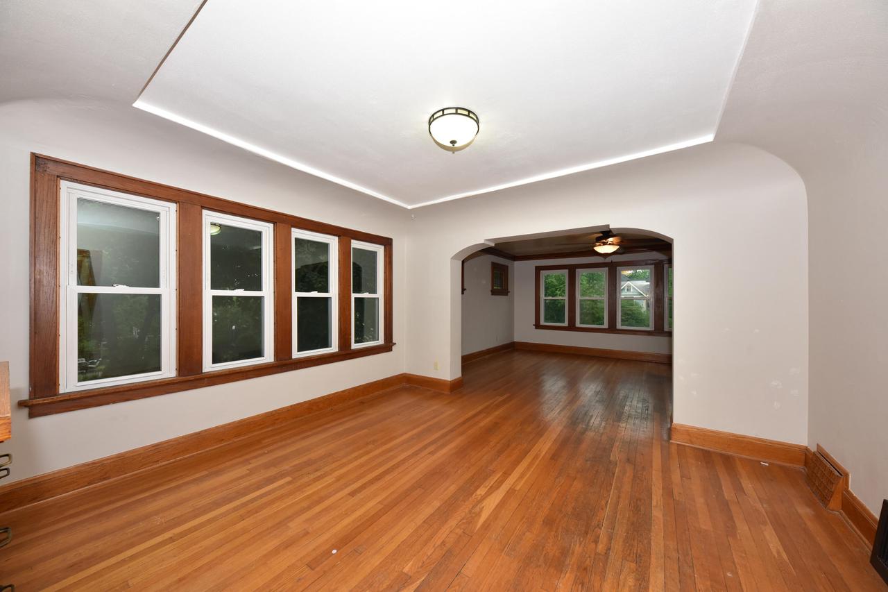 6939 Milwaukee AVENUE 6941