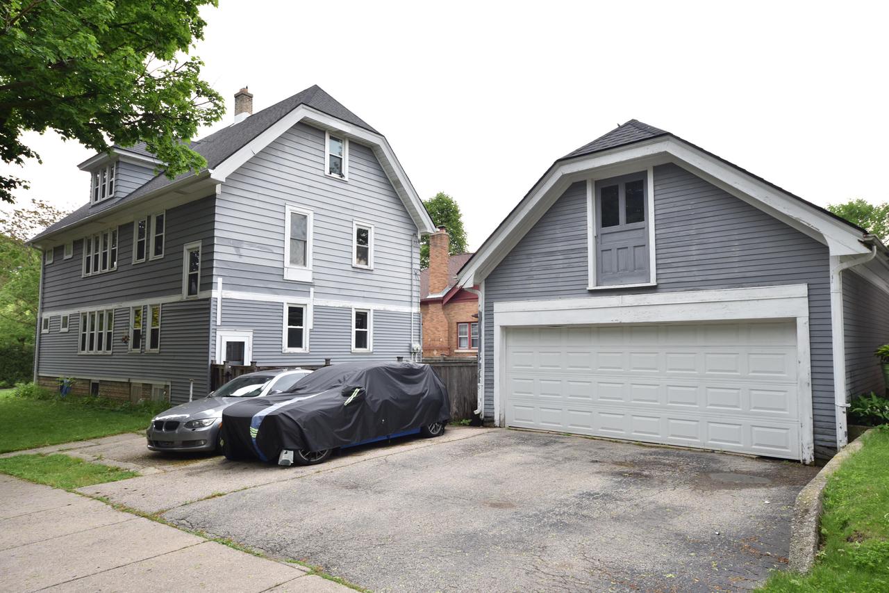 6939 Milwaukee AVENUE 6941