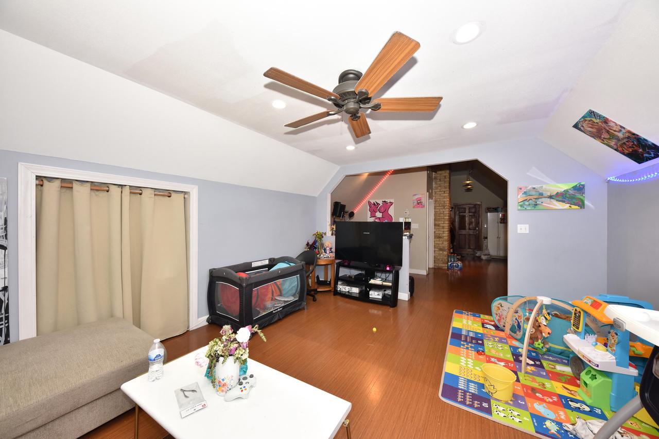 6939 Milwaukee AVENUE 6941