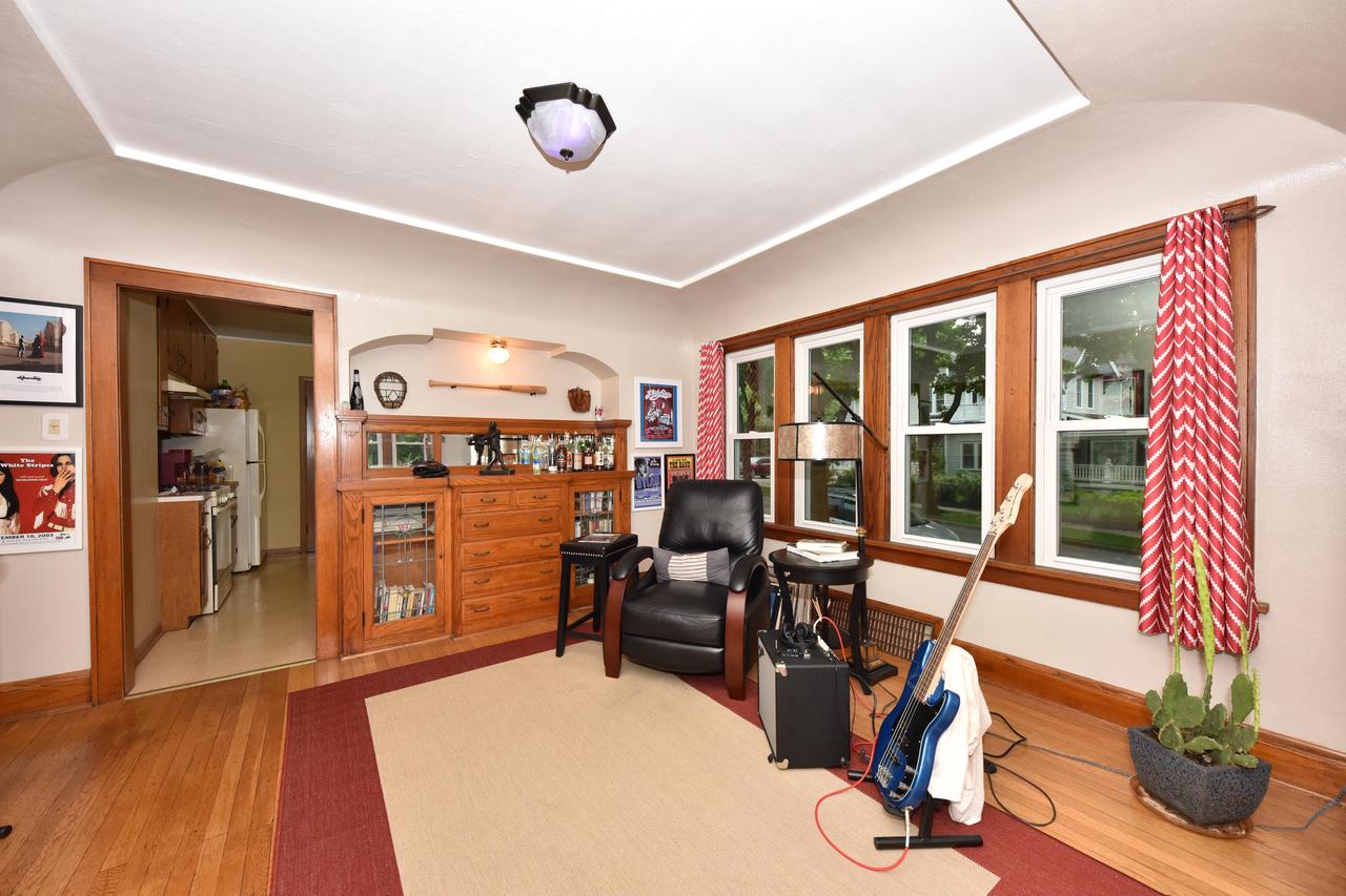 6939 Milwaukee AVENUE 6941