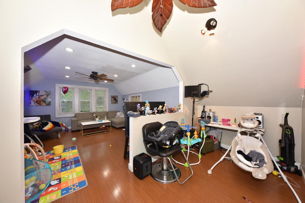 6939 Milwaukee AVENUE 6941