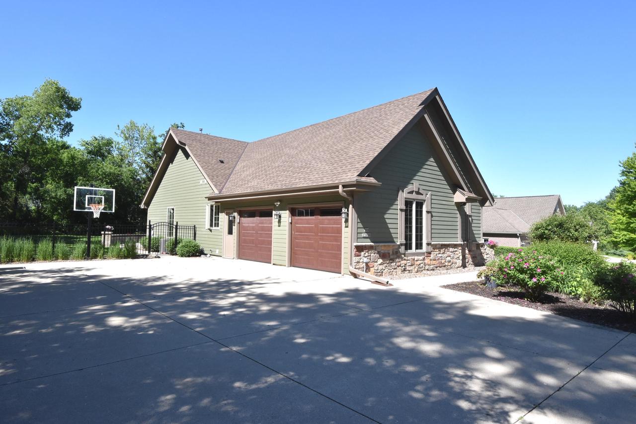 S68W19036 Lembezeder DRIVE