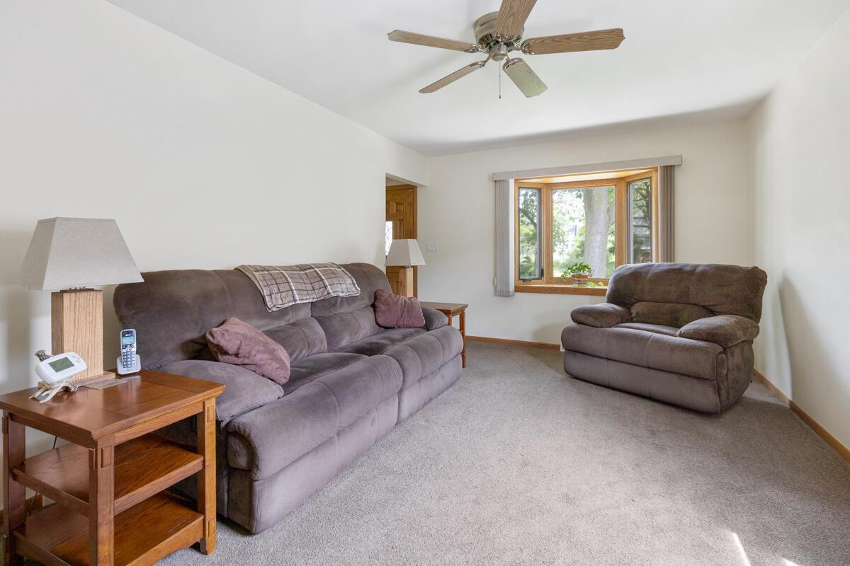 10127 West Schlinger AVENUE