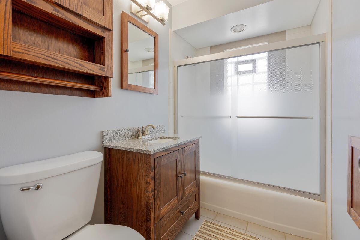 10127 West Schlinger AVENUE