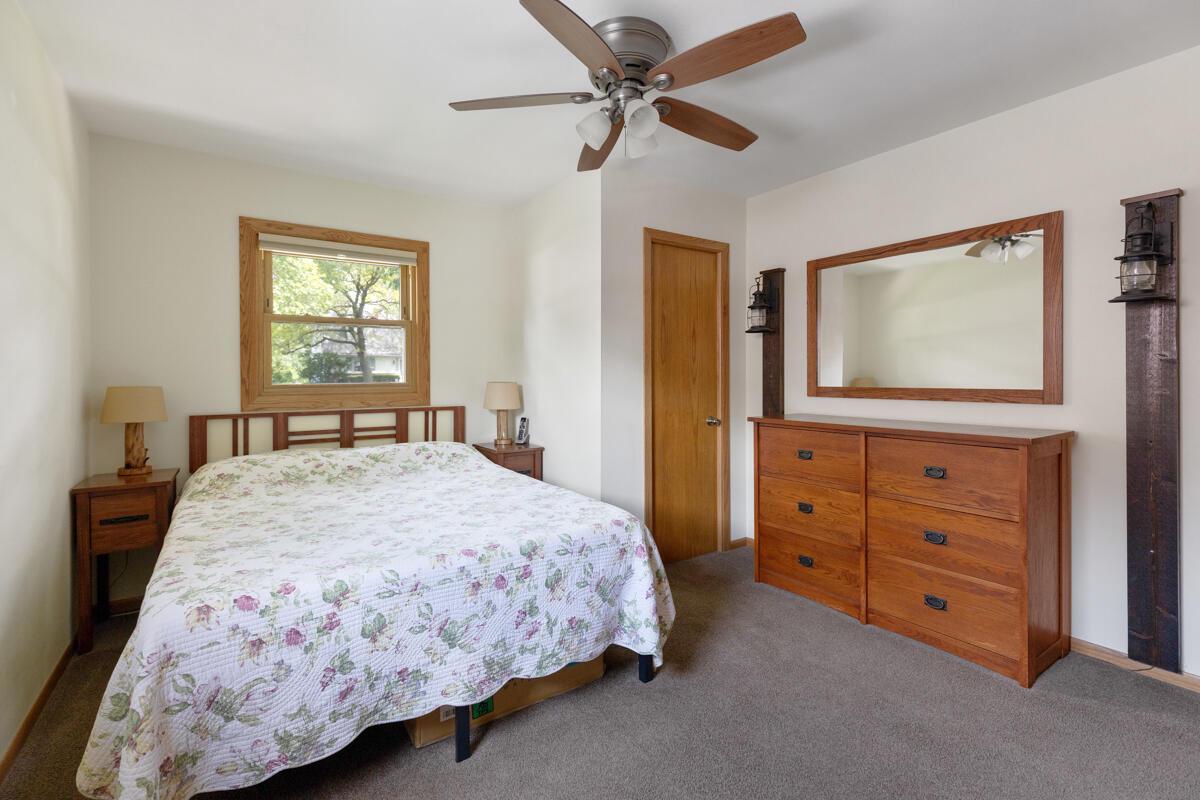 10127 West Schlinger AVENUE