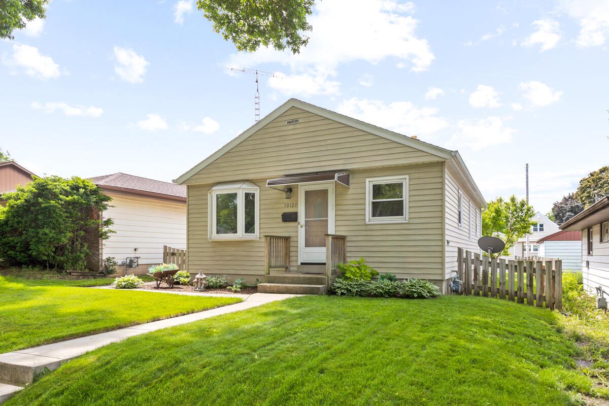 10127 West Schlinger AVENUE