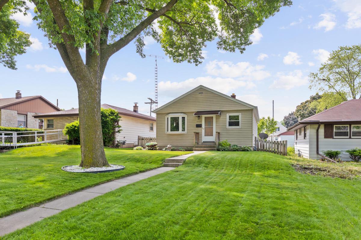 10127 West Schlinger AVENUE