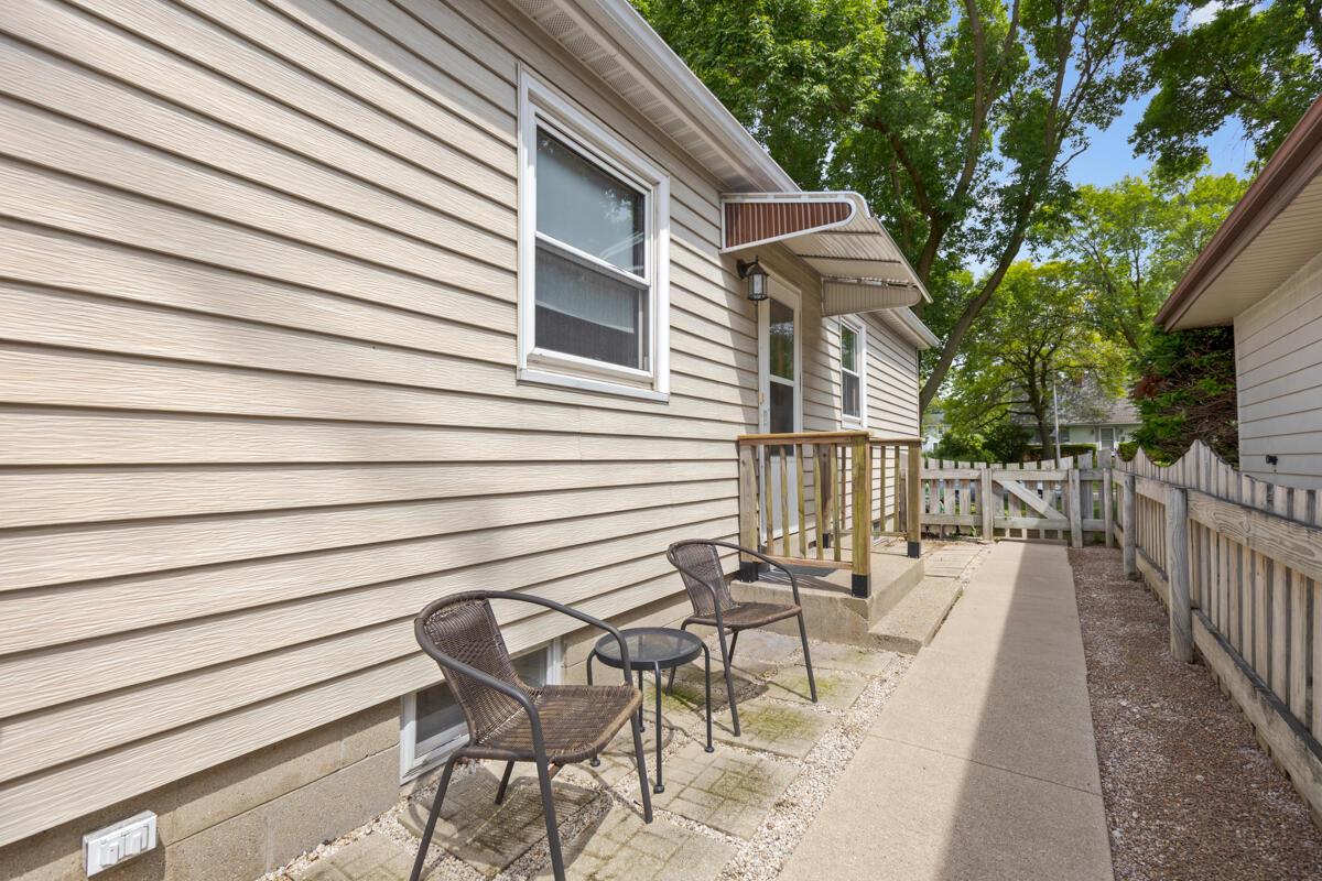 10127 West Schlinger AVENUE