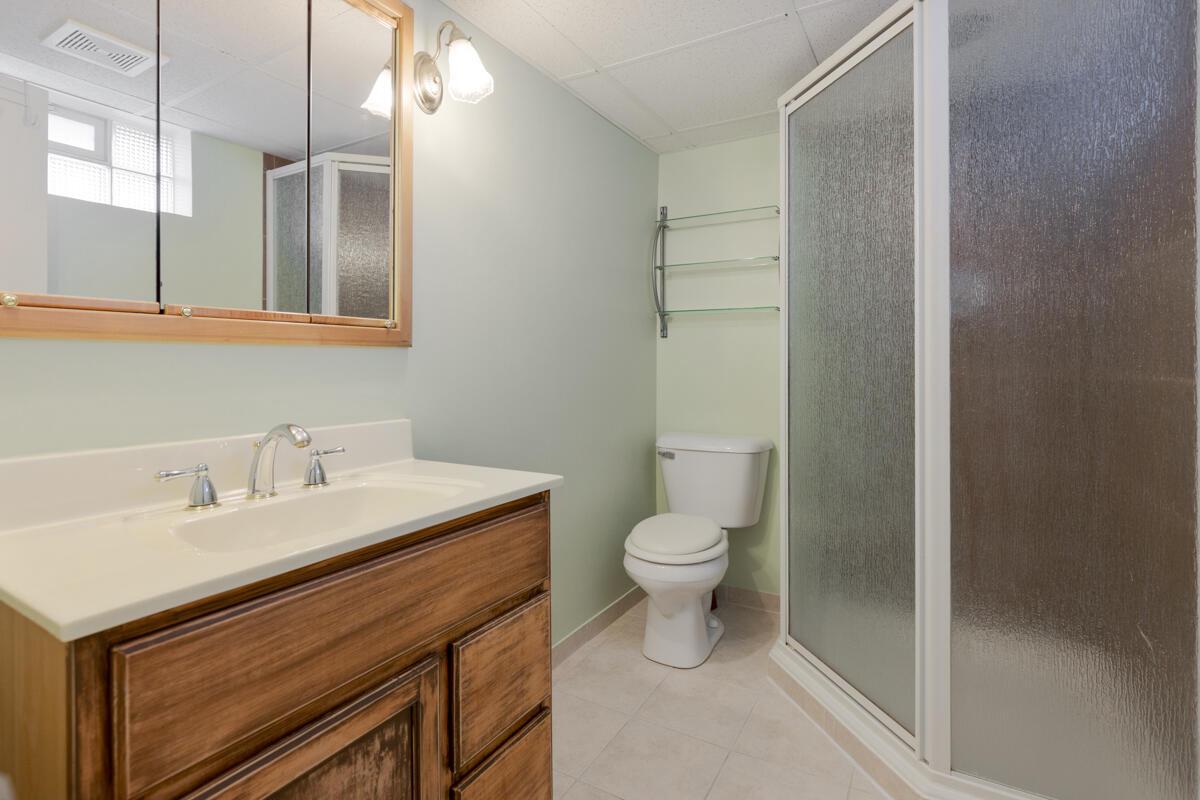 10127 West Schlinger AVENUE