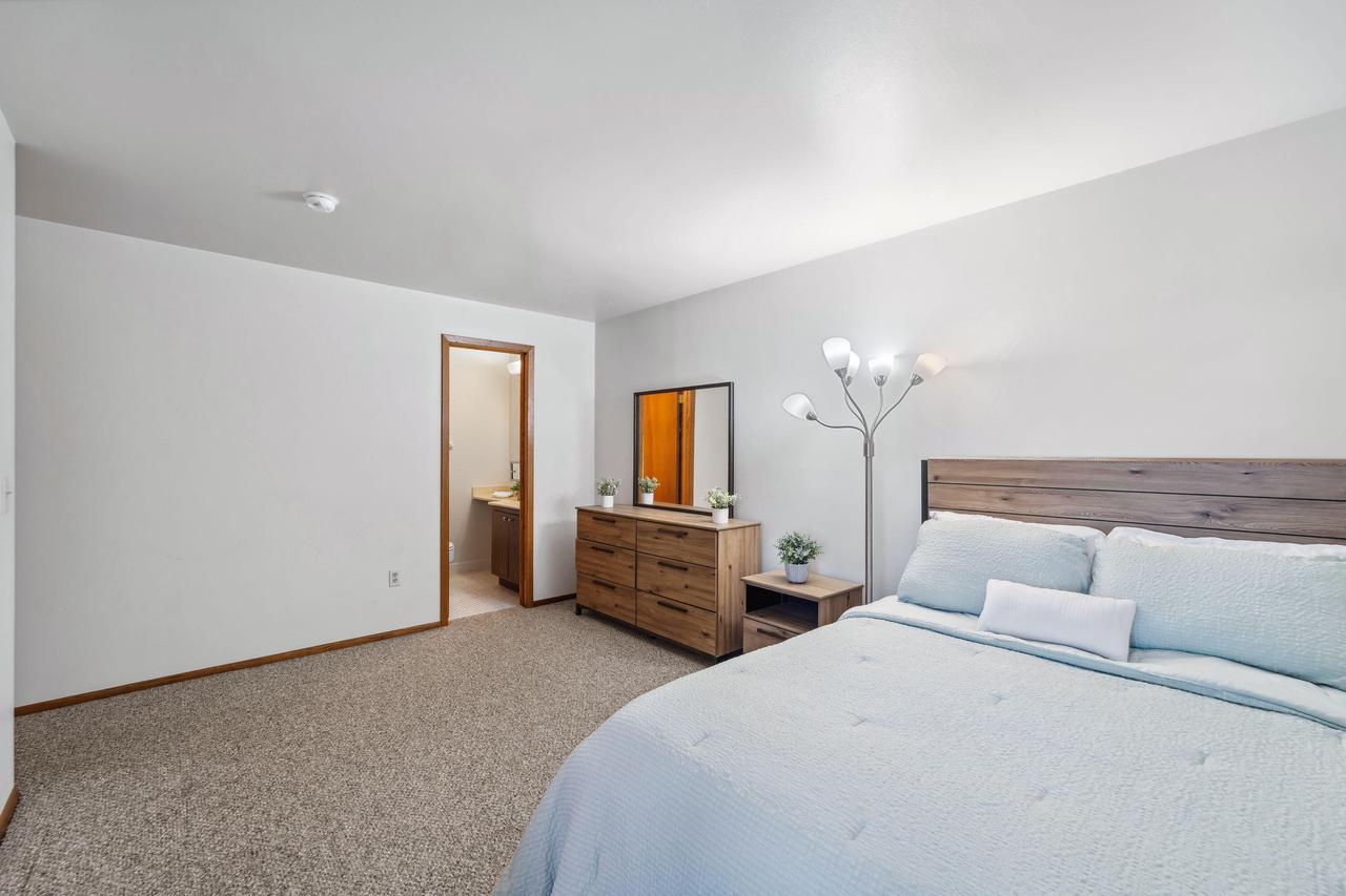 1647 South Coachlight DRIVE