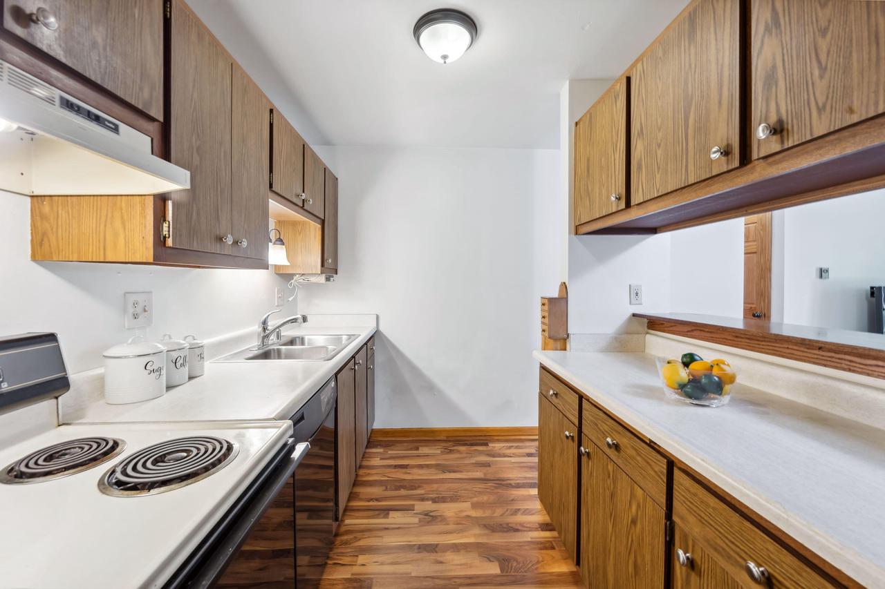 1647 South Coachlight DRIVE