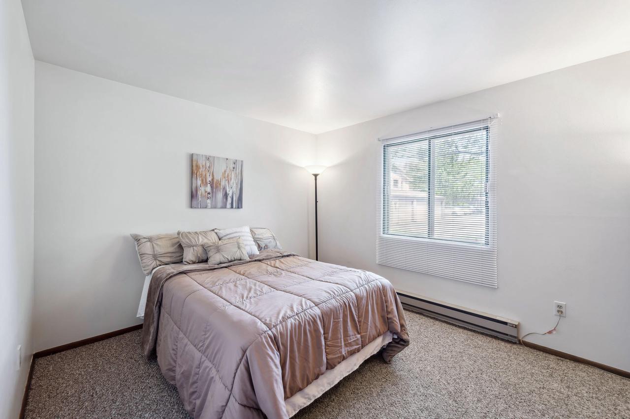 1647 South Coachlight DRIVE