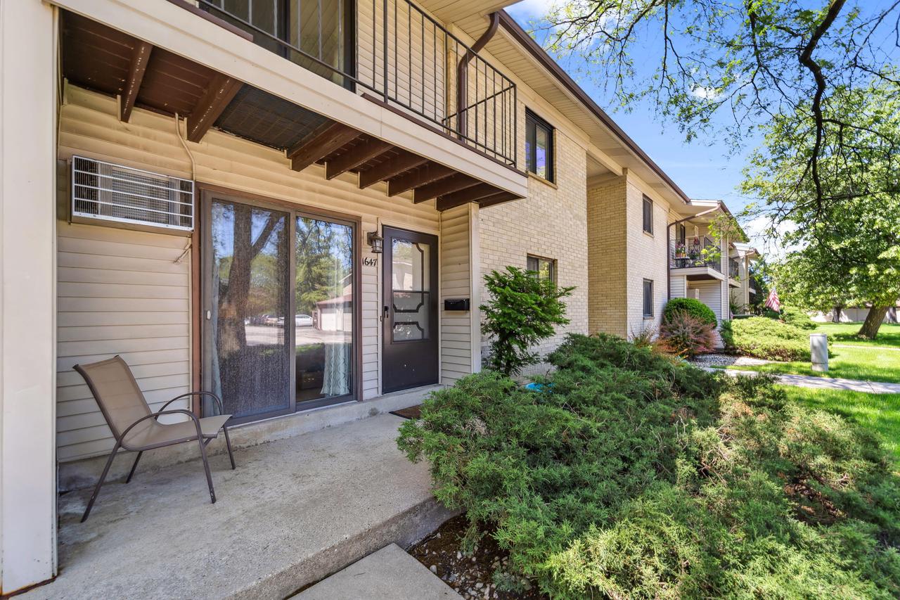 1647 South Coachlight DRIVE