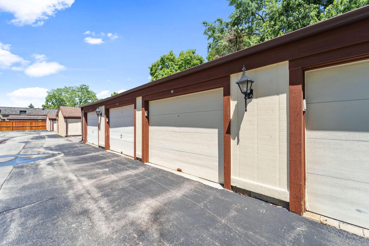 1647 South Coachlight DRIVE