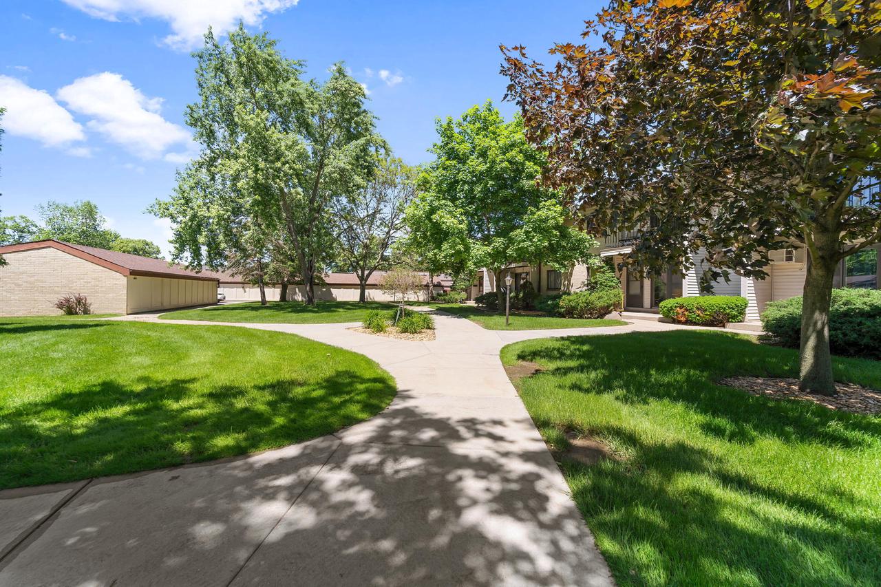 1647 South Coachlight DRIVE