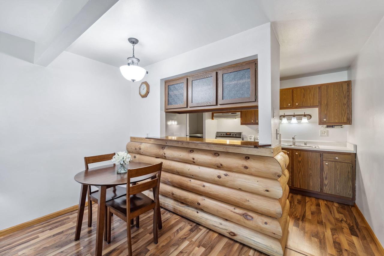 1647 South Coachlight DRIVE