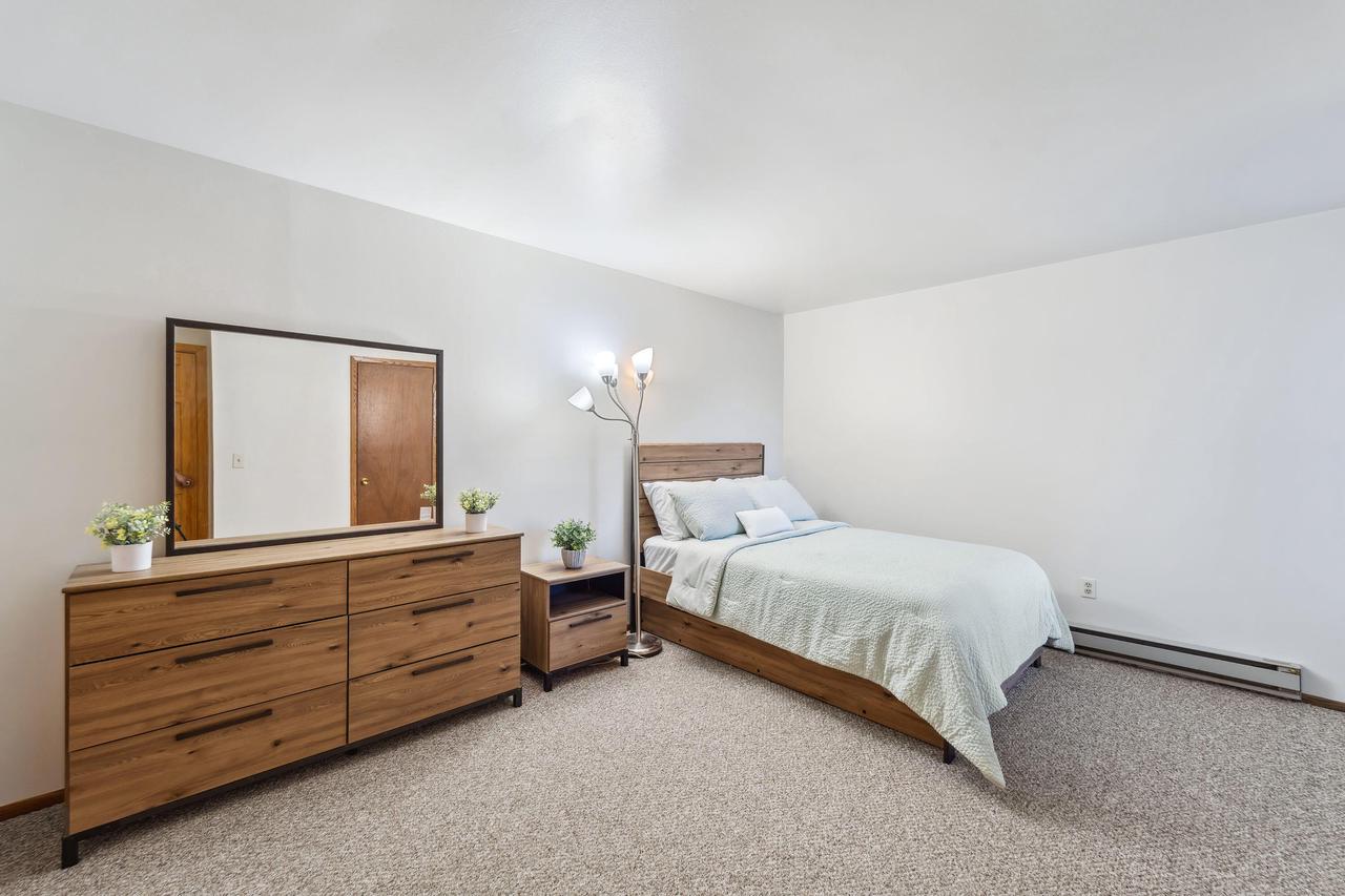 1647 South Coachlight DRIVE