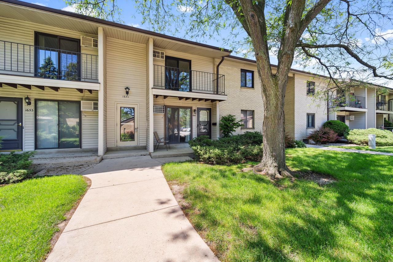 1647 South Coachlight DRIVE