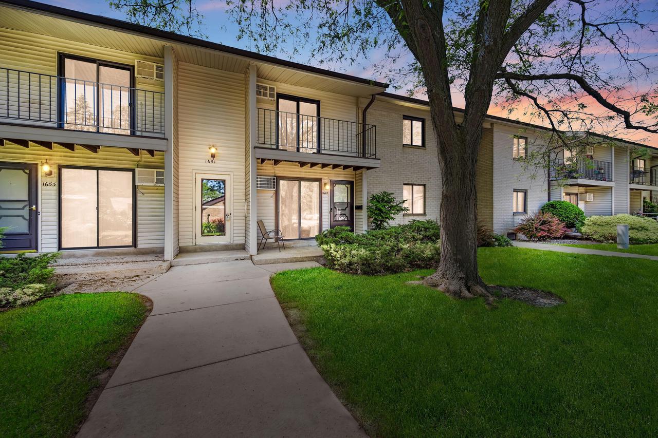 1647 South Coachlight DRIVE