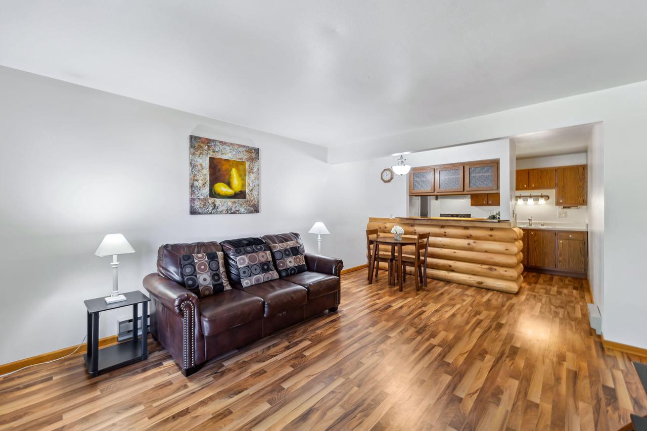 1647 South Coachlight DRIVE