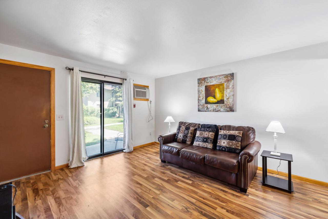 1647 South Coachlight DRIVE