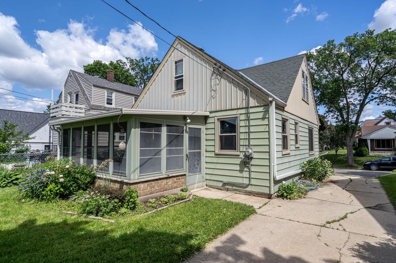 9635 West Grant STREET