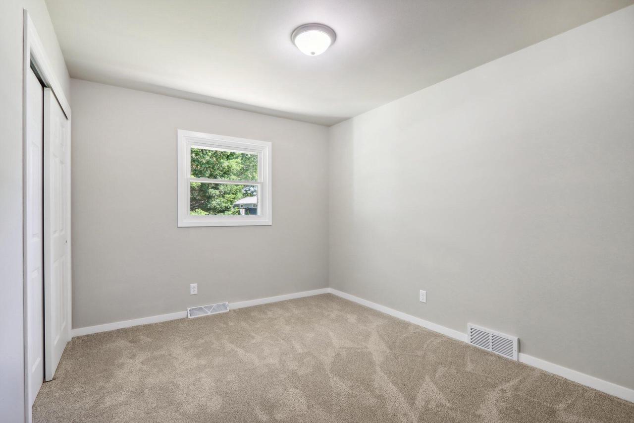 W129N8447 Revere ROAD